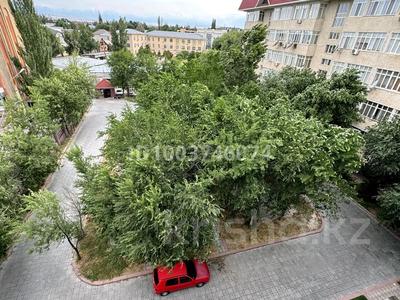 3-бөлмелі пәтер · 86 м² · 5/5 қабат, 2 переулок Казыбек би 16 а — Возле школы Горького номер 13,за Акиматом, бағасы: 300 000 〒 в Таразе