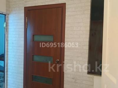 2-комнатная квартира · 42 м² · 1/5 этаж, мкр Шанхай, Рыскулова 59в — Райгул садик супермаркет анвар за 7 млн ₸ в Актобе