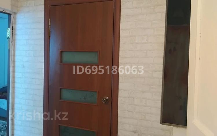 2-комнатная квартира · 42 м² · 1/5 этаж, мкр Шанхай, Рыскулова 59в — Райгул садик за 8 млн 〒 в Актобе — фото 6