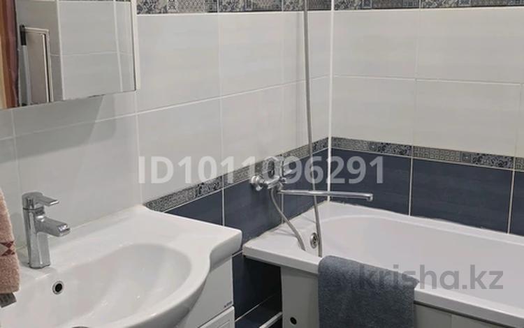2-бөлмелі пәтер · 80 м² · 1 қабат, мкр. Алтын орда 6 — Дина магазин, бағасы: 250 000 ₸ в Актобе — фото 11