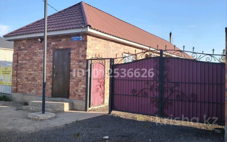 Отдельный дом · 3 комнаты · 100 м² · 10 сот., Абай 5 за 24.7 млн ₸ в  — фото 2