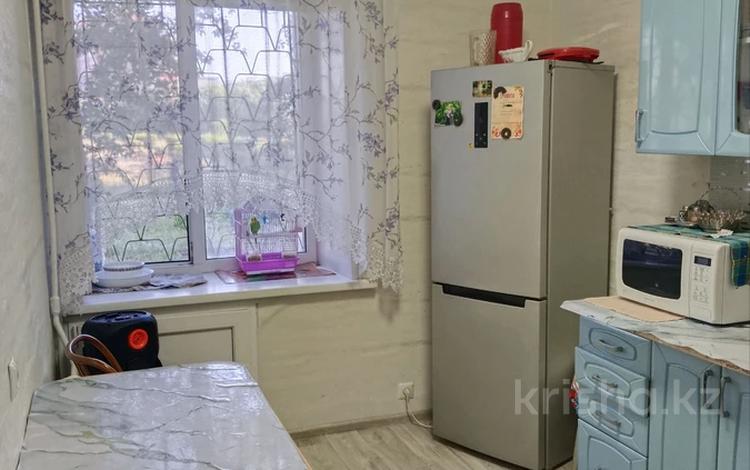 2-комнатная квартира · 50 м² · 1/9 этаж, 5 мкр 8 — 1 этаж за 10.5 млн ₸ в Степногорске — фото 2