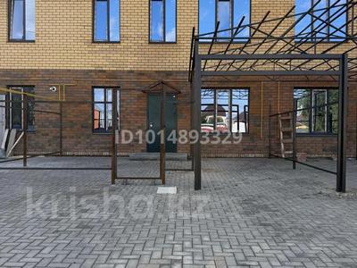 4-бөлмелі пәтер · 150 м² · 2/2 қабат, Ескі аэропорт ш/а. — Абдолова-Кенесары, бағасы: 49 млн ₸ в Уральске, мкр Старый Аэропорт