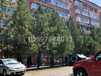 3-бөлмелі пәтер, 85 м², 1/7 қабат, мкр Самал-1 40, бағасы: 69.8 млн 〒 в Алматы, Медеуский р-н