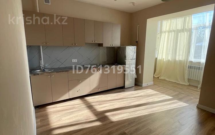 1-комнатная квартира · 57 м² · 2/4 этаж, Кайрата Жумагалиева — «Жаикмунай» компания, площадь Абая, ресторан «Алма-Ата» за 200 000 ₸ в Уральске — фото 2