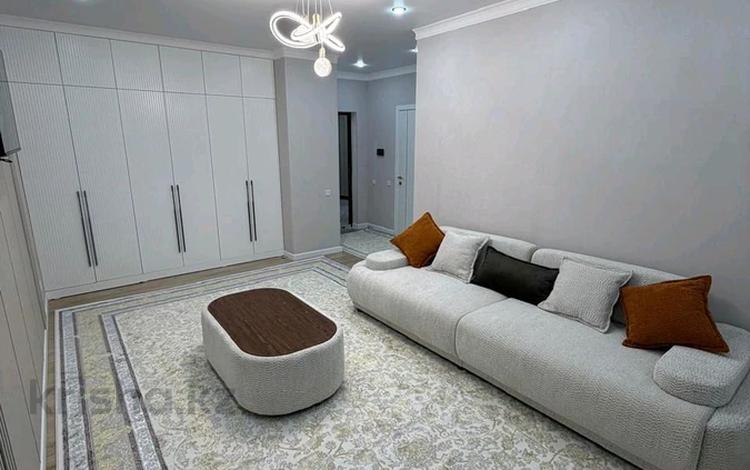 1-комнатная квартира · 40 м² · 8/12 этаж, К. Толеметова 82 за 200 000 ₸ в Шымкенте, Каратауский р-н — фото 2