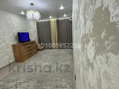 2-бөлмелі пәтер · 56 м² · 1/10 қабат, Набережная 83, бағасы: 18 млн ₸ в Актобе, мкр. Курмыш