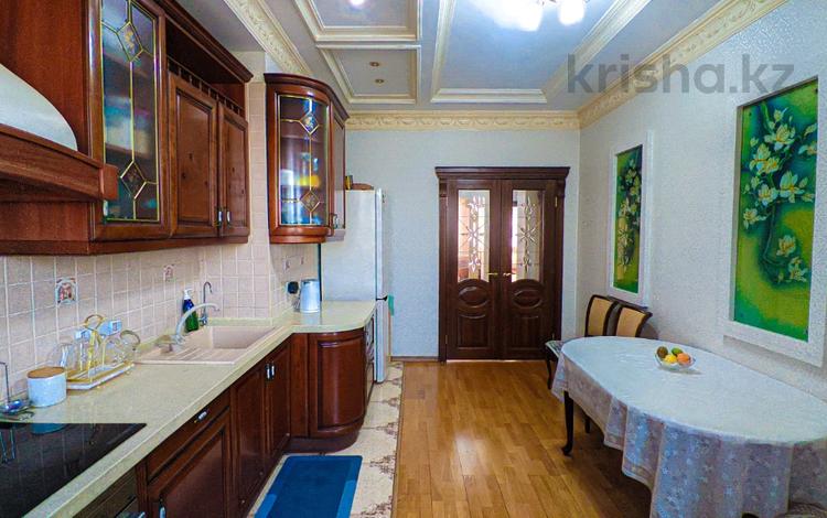 4-бөлмелі пәтер, 180 м², 10/14 қабат ай сайын, Луганского 1, бағасы: 900 000 〒 в Алматы, Медеуский р-н — фото 98