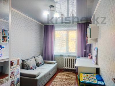 2-комнатная квартира, 44 м², 2/5 этаж, Пришахтинск, 22й микрорайон 4 за 12.8 млн 〒 в Караганде, Алихана Бокейханова р-н