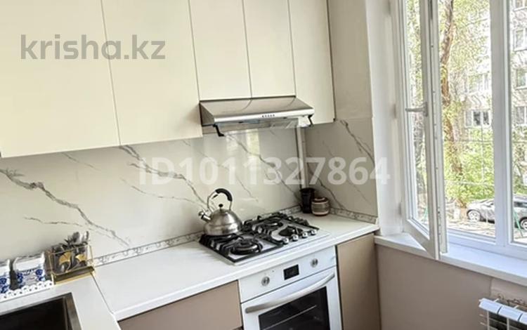 3-комнатная квартира · 65 м² · 2/5 этаж, Ади Шарипова — Толе би Байтурсынова за 400 000 〒 в Алматы, Алмалинский р-н — фото 2