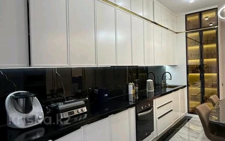 3-комнатная квартира · 115 м² · 16/16 этаж, 17-й мкр 6/1 за 66 млн ₸ в Актау — фото 2