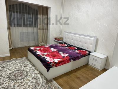 2-комнатная квартира · 65 м² · 2/9 этаж, мкр Аксай-5 13 за 300 000 ₸ в Алматы, Ауэзовский р-н