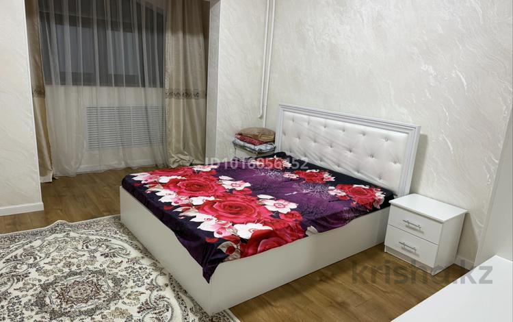 2-комнатная квартира · 65 м² · 2/9 этаж, мкр Аксай-5 13 за 300 000 ₸ в Алматы, Ауэзовский р-н — фото 2