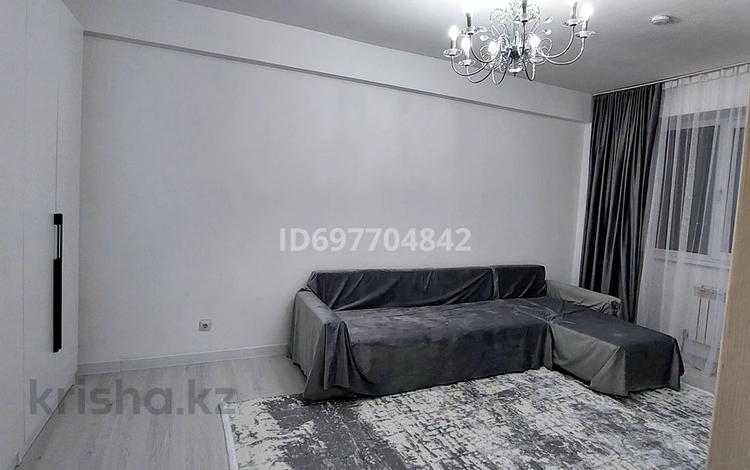 1-комнатная квартира, 40 м², 2/9 этаж помесячно, мкр Кайрат, Сарыарка 1/1 за 200 000 〒 в Алматы, Турксибский р-н — фото 2