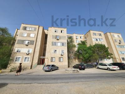 4-комнатная квартира, 100 м², 2/5 этаж, 15-й мкр 42 за 31 млн 〒 в Актау, 15-й мкр