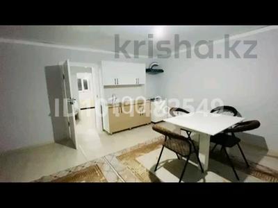 Жеке үй · 3 бөлме · 69 м² · 15 жүзд., Қайсарбеков 79 — Шардара кафесі бар, садик бар, магазин бар, мектеп ұзақта, бағасы: 120 000 ₸ в Сарыагаш