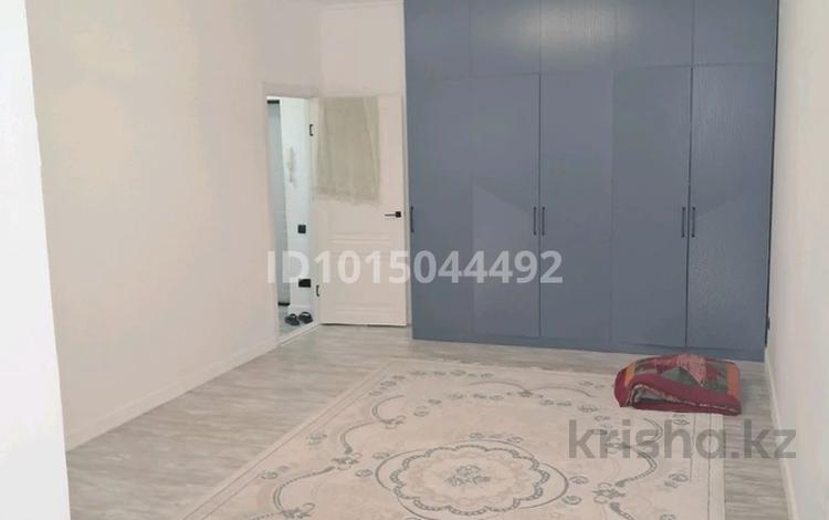 1-комнатная квартира · 40 м² · 4/5 этаж, мкр. Алтын орда, Алии Молдагуловой 36Бк3 — Напротив Гипрмаркет Дина за 17.5 млн ₸ в Актобе — фото 2