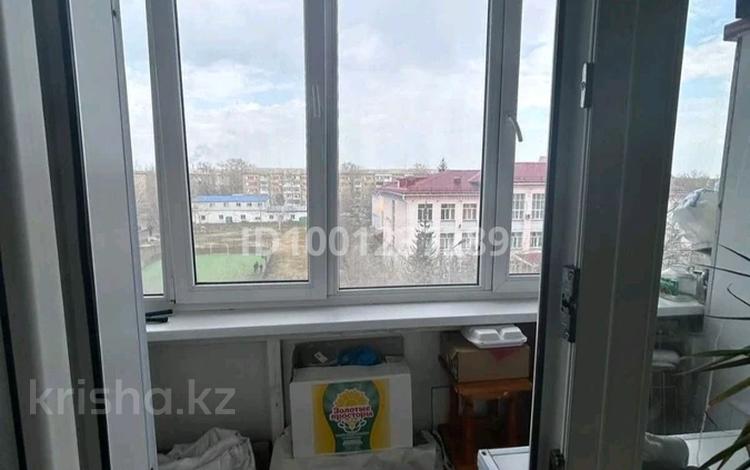 2-комнатная квартира · 51 м² · 5/5 этаж, Егемен Казахстан,20 28 — Магазин Рахат,магазин Аймер,35 школа за 20 млн 〒 в Петропавловске — фото 2