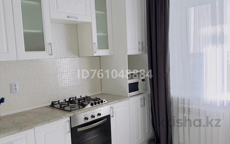 1-комнатная квартира · 50 м² · 4/9 этаж, мкр. Алтын орда 15 за 180 000 ₸ в Актобе — фото 2