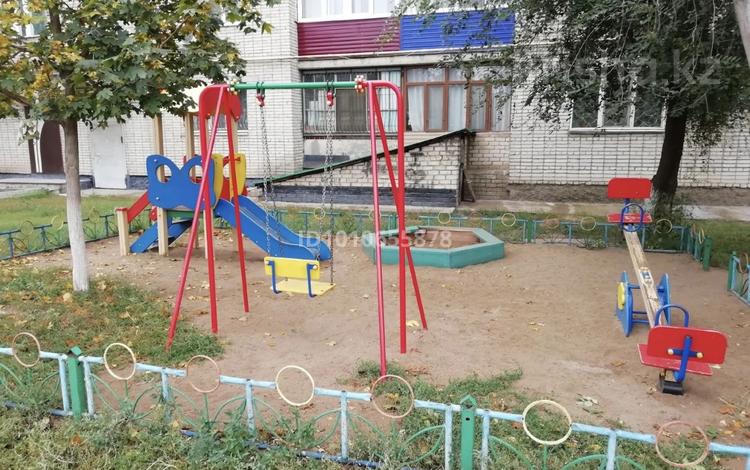 3-бөлмелі пәтер · 62 м² · 4/5 қабат, Ихсанова 72/1, бағасы: 26 млн ₸ в Уральске, мкр Школьник — фото 2