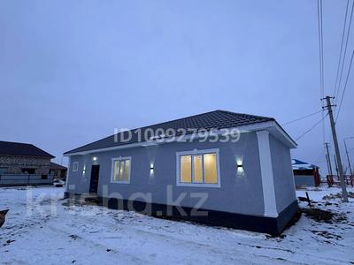 Отдельный дом · 3 комнаты · 96 м² · 8 сот., мкр Аксай-2, 15 35 за 21 млн ₸ в Атырау