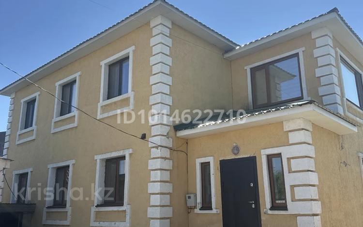 Часть дома · 8 комнат · 340 м² · 12 сот., мкр Старый Аэропорт 46 — Базарбай Ж за 800 000 ₸ в Уральске — фото 2