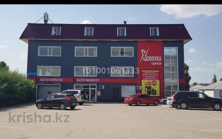 Свободное назначение, офисы, магазины и бутики, склады, салоны красоты, фитнес и спорт, образование, развлечения, конференц-залы, кабинеты и рабочие места · 500 м² за 350 000 〒 в Актобе, мкр. Алтын орда — фото 2