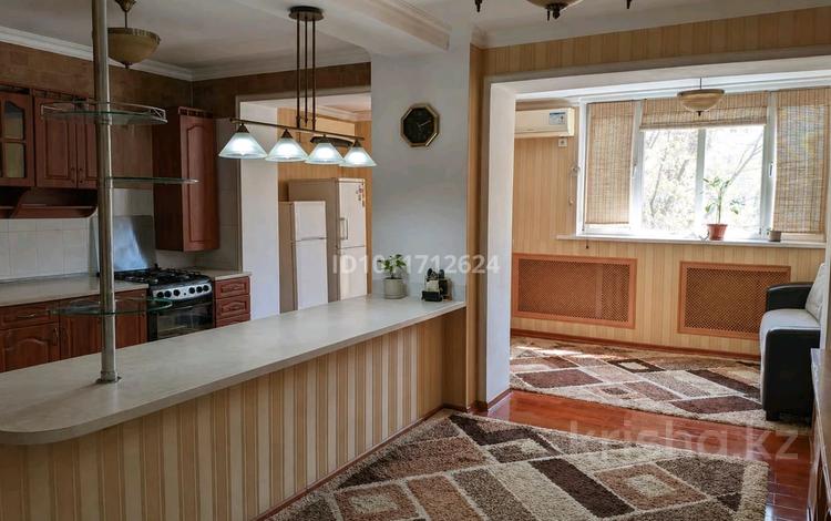 3-комнатная квартира · 65.4 м² · 2/4 этаж, мкр Центральный, Сырым Датова 11 — Напротив филармонии им. Жантурина за 22 млн ₸ в Атырау — фото 2