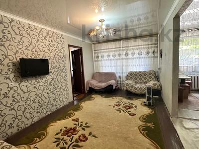 2-бөлмелі пәтер · 44 м² · 1/5 қабат, Майкудук, 13й микрорайон 6, бағасы: ~ 8.4 млн 〒 в Караганде, Алихана Бокейханова р-н