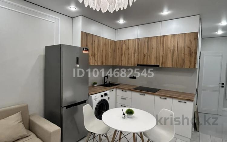 2-комнатная квартира · 40 м² · 9/9 этаж, Туран 55/16 за 300 000 ₸ в Астане, Нура р-н — фото 2
