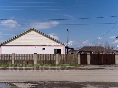 Продажа домов и дачи в Акмолинской обл.: Отдельный дом · 4 комнаты · 140 м² · 10 сот., Аймаутова 22 за 24 млн 〒 Отдельный дом · 4 комнаты · 140 м² · 10 сот., Аймаутова 22 за 24 млн 〒 в Тайтобе