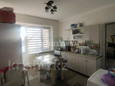 Продажа квартир в Жамбылской обл.: 2-комнатная квартира · 50.5 м² · 4/4 этаж, Рахимов 2 перез 1 за 8 млн 〒 2-комнатная квартира · 50.5 м² · 4/4 этаж, Рахимов 2 перез 1 за 8 млн 〒 в Таразе