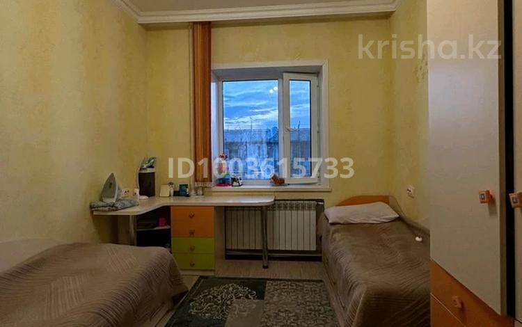4-бөлмелі пәтер · 76 м² · 5/5 қабат, Абая 63 — Напротив торгового центра Акцент, бағасы: 25 млн ₸ в Сатпаев — фото 2