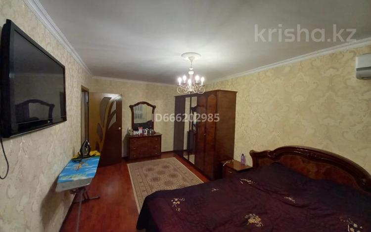 4-комнатная квартира, 110 м², 2/2 этаж, мкр Лесхоз 22 за 25 млн 〒 в Атырау, мкр Лесхоз — фото 2