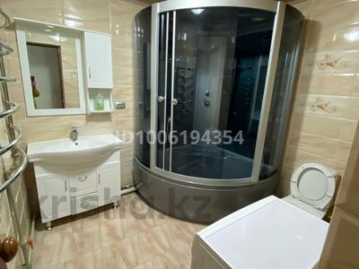 3-бөлмелі пәтер · 80 м² · 4/4 қабат, Толе Би 61, бағасы: 18 000 〒 в Таразе
