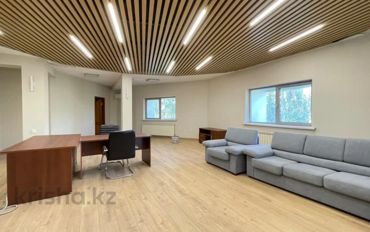 Кеңселер, кабинеттер және жұмыс орындары · 92.8 м², бағасы: 417 600 ₸ в Алматы — фото 2