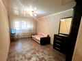 1-комнатная квартира, 35 м², 3/5 этаж помесячно, Каирбаева 72 за 90 000 〒 в Павлодаре — фото 2
