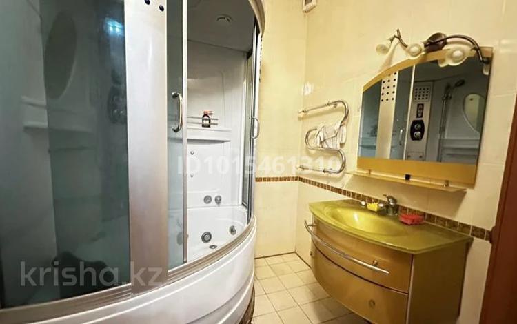 2-комнатная квартира · 90 м² · 18/18 этаж, Прокофьева 144 за 300 000 ₸ в Алматы, Алмалинский р-н — фото 2