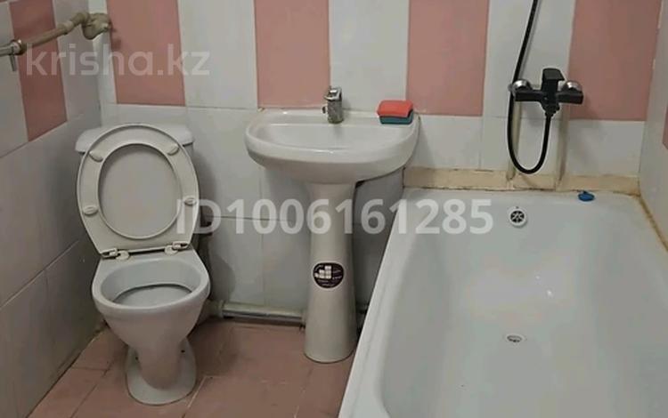 2-бөлмелі пәтер · 65 м² · 5/9 қабат, мкр Аксай-1А 1, бағасы: 250 000 ₸ в Алматы, Ауэзовский р-н — фото 2