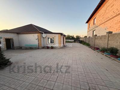 Жеке үй · 4 бөлме · 149 м² · 10 сот., Желтоксан 62 — Бывшая романтиков около халык банка, бағасы: 42 млн ₸ в Аксу