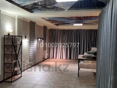 Свободное назначение, офисы, магазины и бутики, склады, общепит, салоны красоты, фитнес и спорт, медцентры и аптеки, образование, развлечения, конференц-залы, кабинеты и рабочие места, студии · 55 м² за 200 000 〒 в Шымкенте, Аль-Фарабийский р-н