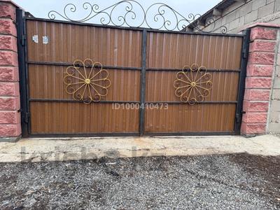 Продажа домов и дачи в Акмолинской обл.: Отдельный дом · 4 комнаты · 120 м² · 10 сот., Кенен Азербаев 17 за 11.5 млн 〒 Отдельный дом · 4 комнаты · 120 м² · 10 сот., Кенен Азербаев 17 за 11.5 млн 〒 в Тайтобе