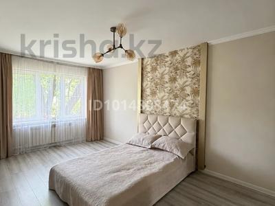 2-бөлмелі пәтер · 60 м² · 2/7 қабат, Назарбаева 233/3, бағасы: 15 000 ₸ в Уральске