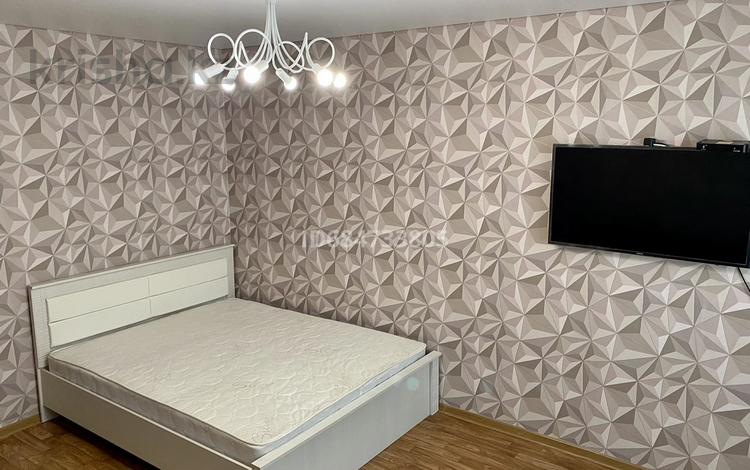 2-комнатная квартира · 50 м² · 1/5 этаж, 10 — Квартира расположена в удобном месте, позади дома новый парк и новостройки, в шаговой доступности супер маркет Алтындар, Лицей 6, дет.сады, больница, охраняемая парковка и вся необходимая инфраструктура. за 17 млн ₸ в Аксае — фото 13