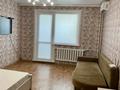 2-комнатная квартира · 50 м² · 1/5 этаж, 10 — Квартира расположена в удобном месте, позади дома новый парк и новостройки, в шаговой доступности супер маркет Алтындар, Лицей 6, дет.сады, больница, охраняемая парковка и вся необходимая инфраструктура. за 17 млн ₸ в Аксае — фото 2