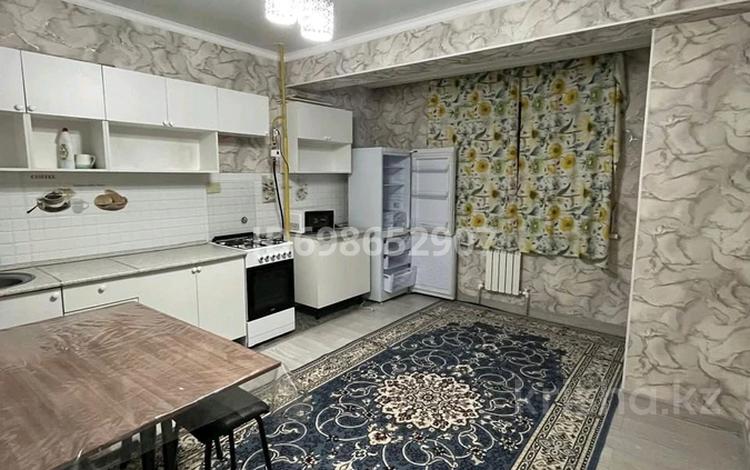 1-комнатная квартира · 47 м² · 6/10 этаж · помесячно, мкр Шугыла, Жунисова 14 за 200 000 〒 в Алматы, Наурызбайский р-н — фото 2