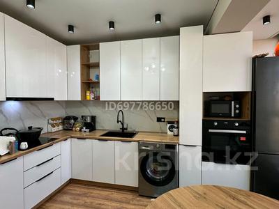 2-комнатная квартира, 69 м², 8/10 этаж помесячно, мкр Шугыла 6/10к1 — Возле ТРЦ АПОРТА за 300 000 〒 в Алматы, Наурызбайский р-н