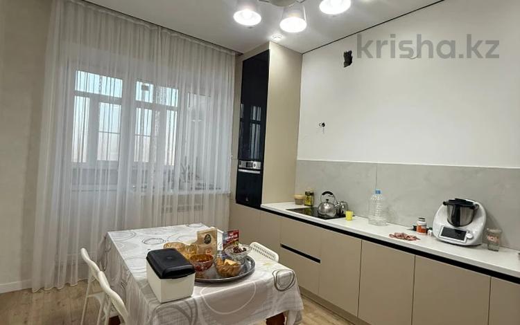 2-бөлмелі пәтер · 80 м² · 9/9 қабат, Алтын орда ш/а., алия молдагулова, бағасы: 39 млн ₸ в Актобе, мкр. Алтын орда — фото 2