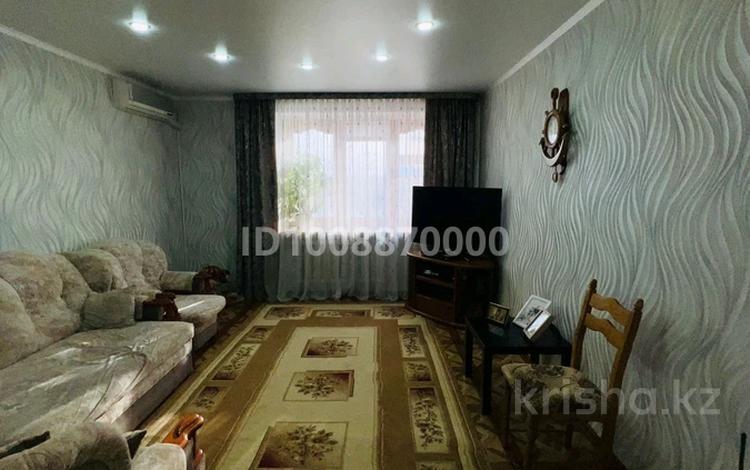 6-комнатная квартира · 117 м² · 3/9 этаж, Абая 108 за 40 млн ₸ в Уральске — фото 2