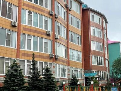4-комнатная квартира · 239.4 м² · 4/5 этаж, Маресьева 86 Б за 180 млн 〒 в Актобе